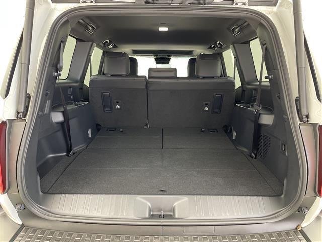 ランドクルーザー250 VX 登録済未使用車 電動ムーンルーフ 純正12.3型ナビ 全周囲カメラ 電子ミラー レザーシート シートヒーター/シートベンチレーション 電動リアゲート 衝突被害軽減ブレーキ レーンアシスト 禁煙車(32枚目)