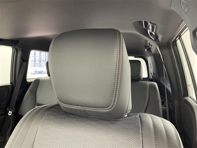 ランドクルーザー250 VX 登録済未使用車 電動ムーンルーフ 純正12.3型ナビ 全周囲カメラ 電子ミラー レザーシート シートヒーター/シートベンチレーション 電動リアゲート 衝突被害軽減ブレーキ レーンアシスト 禁煙車(36枚目)