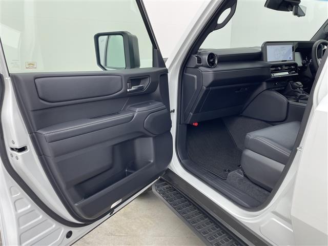 ランドクルーザー250 VX 登録済未使用車 電動ムーンルーフ 純正12.3型ナビ 全周囲カメラ 電子ミラー レザーシート シートヒーター/シートベンチレーション 電動リアゲート 衝突被害軽減ブレーキ レーンアシスト 禁煙車(40枚目)