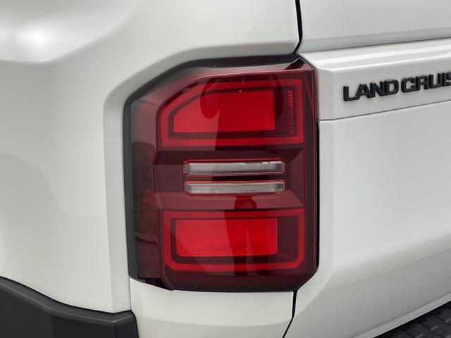 ランドクルーザー250 VX 登録済未使用車 電動ムーンルーフ 純正12.3型ナビ 全周囲カメラ 電子ミラー レザーシート シートヒーター/シートベンチレーション 電動リアゲート 衝突被害軽減ブレーキ レーンアシスト 禁煙車(77枚目)