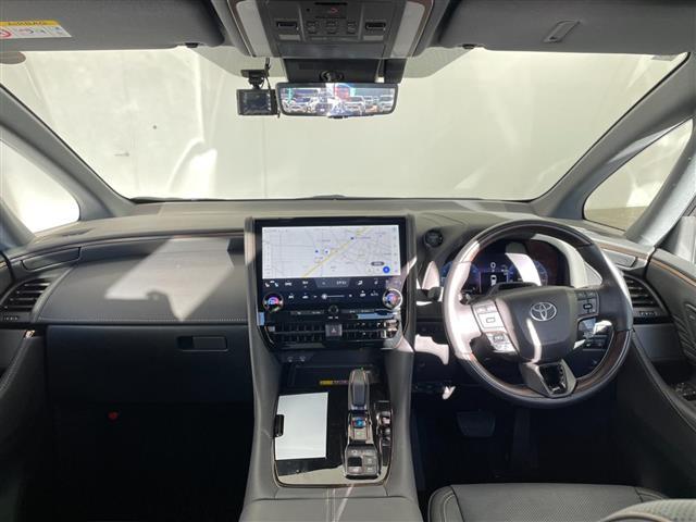 アルファードハイブリッド Ｚ　サンルーフ　純正１４型ナビ　純正１３．２型後席モニター　電子ミラー　ユニバーサルステップ　ワイヤレス充電器　全周囲カメラ　ドラレコ　両側電動スライドドア　シートヒーター／シートベンチレーション　禁煙車（2枚目）