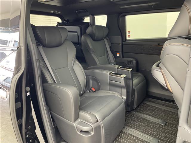 アルファードハイブリッド Ｚ　サンルーフ　純正１４型ナビ　純正１３．２型後席モニター　電子ミラー　ユニバーサルステップ　ワイヤレス充電器　全周囲カメラ　ドラレコ　両側電動スライドドア　シートヒーター／シートベンチレーション　禁煙車（32枚目）