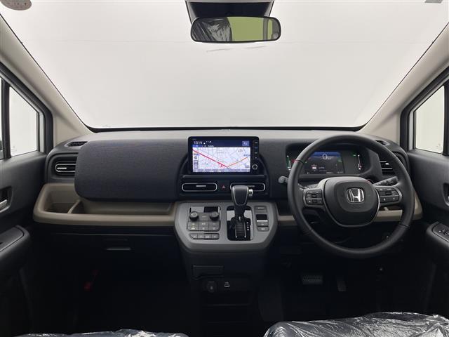 フリード ｅ：ＨＥＶエアー　ＥＸ　登録済未使用車　純正９型ナビ　バックカメラ　アダプティブクルーズコントロール　両側電動スライドドア　ハーフレザーシート　シートヒーター　ＬＥＤ　オートマチックハイビーム　衝突被害軽減ブレーキ　禁煙（2枚目）