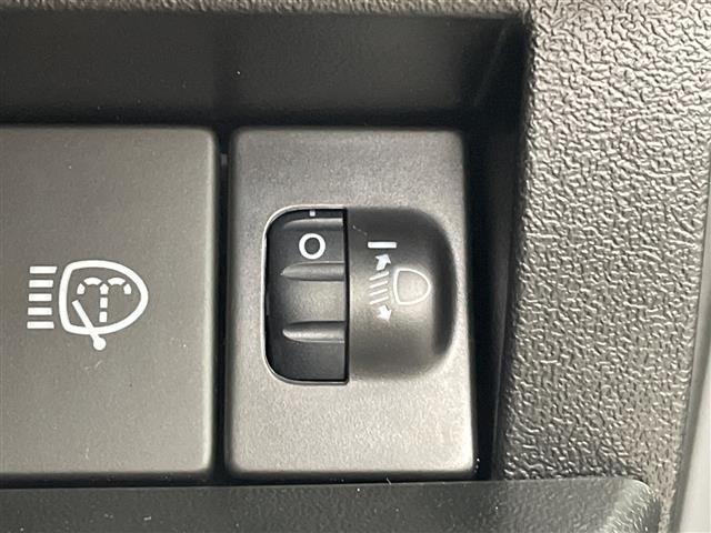 ジムニー ＸＣ　届出済未使用車　４ＷＤターボ　追従クルーズコントロール　シートヒーター　衝突被害軽減システム　レーンキープアシスト　ＬＥＤヘッドライト　オートマチックハイビーム　フォグライト　スマートキー　禁煙車（13枚目）