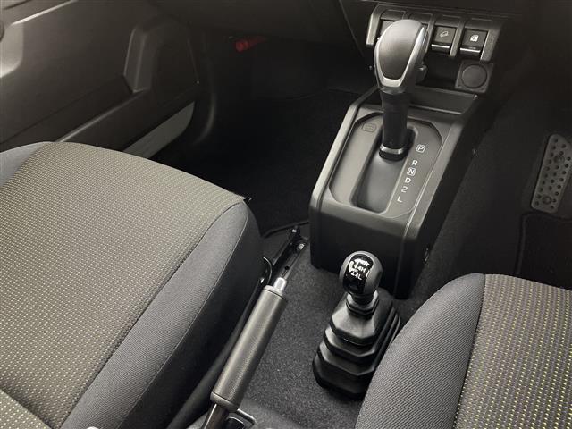 ジムニー ＸＣ　届出済未使用車　４ＷＤターボ　追従クルーズコントロール　シートヒーター　衝突被害軽減システム　レーンキープアシスト　ＬＥＤヘッドライト　オートマチックハイビーム　フォグライト　スマートキー　禁煙車（19枚目）