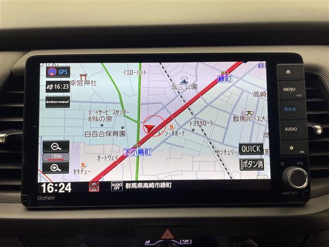 フィット ｅ：ＨＥＶクロスター　純正９型ナビ　バックカメラ　フルセグＴＶ　ドラレコ　ビルトインＥＴＣ　ルーフレール　追従クルーズコントロール　レーンキープアシスト　オートハイビーム　ＬＥＤ　純正アルミホイール　スマートキー　禁煙車（3枚目）