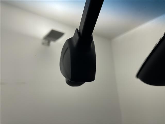 フィット ｅ：ＨＥＶクロスター　純正９型ナビ　バックカメラ　フルセグＴＶ　ドラレコ　ビルトインＥＴＣ　ルーフレール　追従クルーズコントロール　レーンキープアシスト　オートハイビーム　ＬＥＤ　純正アルミホイール　スマートキー　禁煙車（7枚目）