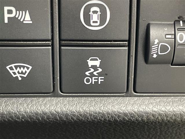 フィット ｅ：ＨＥＶクロスター　純正９型ナビ　バックカメラ　フルセグＴＶ　ドラレコ　ビルトインＥＴＣ　ルーフレール　追従クルーズコントロール　レーンキープアシスト　オートハイビーム　ＬＥＤ　純正アルミホイール　スマートキー　禁煙車（14枚目）