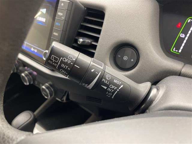 フィット ｅ：ＨＥＶクロスター　純正９型ナビ　バックカメラ　フルセグＴＶ　ドラレコ　ビルトインＥＴＣ　ルーフレール　追従クルーズコントロール　レーンキープアシスト　オートハイビーム　ＬＥＤ　純正アルミホイール　スマートキー　禁煙車（23枚目）