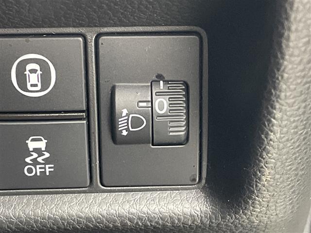 フィット ｅ：ＨＥＶクロスター　純正９型ナビ　バックカメラ　フルセグＴＶ　ドラレコ　ビルトインＥＴＣ　ルーフレール　追従クルーズコントロール　レーンキープアシスト　オートハイビーム　ＬＥＤ　純正アルミホイール　スマートキー　禁煙車（26枚目）