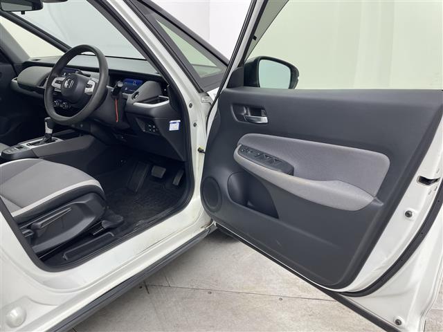 フィット ｅ：ＨＥＶクロスター　純正９型ナビ　バックカメラ　フルセグＴＶ　ドラレコ　ビルトインＥＴＣ　ルーフレール　追従クルーズコントロール　レーンキープアシスト　オートハイビーム　ＬＥＤ　純正アルミホイール　スマートキー　禁煙車（38枚目）