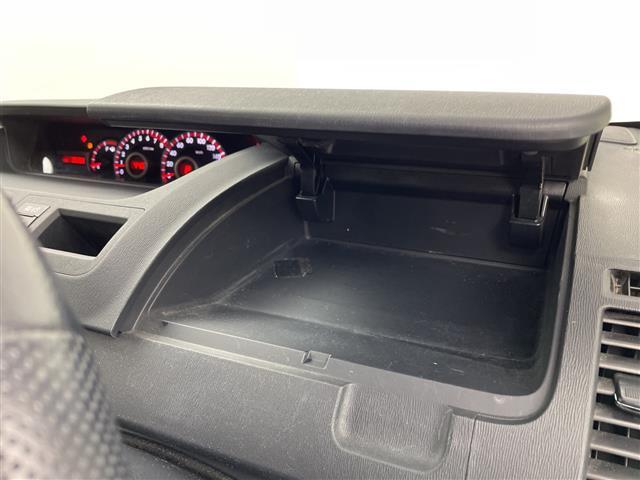 ヴォクシー ＺＳ　煌ＩＩＩ　純正１１型後席モニター　純正ナビ　バックカメラ　ビルトインＥＴＣ　ハーフレザーシート　キセノンヘッドライト　オートライト　両側電動スライドドア　プッシュスタートボタン　革巻きステアリング　禁煙車（22枚目）