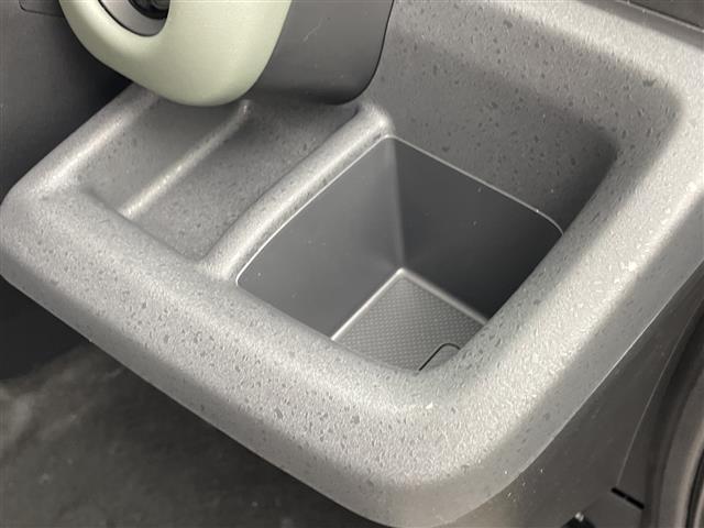 フリード ｅ：ＨＥＶクロスター　登録済未使用車　純正９型ナビ　バックカメラ　ＢＳＭ　ハーフレザーシート　シートヒーター　両側電動スライドドア　衝突被害軽減ブレーキ　レーダークルーズコントロール　クリアランスソナー　ＬＥＤライト　禁煙（21枚目）