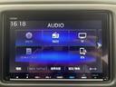 ヴェゼル ハイブリッドＺ・ホンダセンシング　純正８型ナビ　バックカメラ　アダプティブクルーズコントロール　レーンキープアシスト　衝突被害軽減ブレーキ　シートヒーター　ＬＥＤヘッドライト　ドライブレコーダー　ＥＴＣ　純正アルミホイール　禁煙車（4枚目）