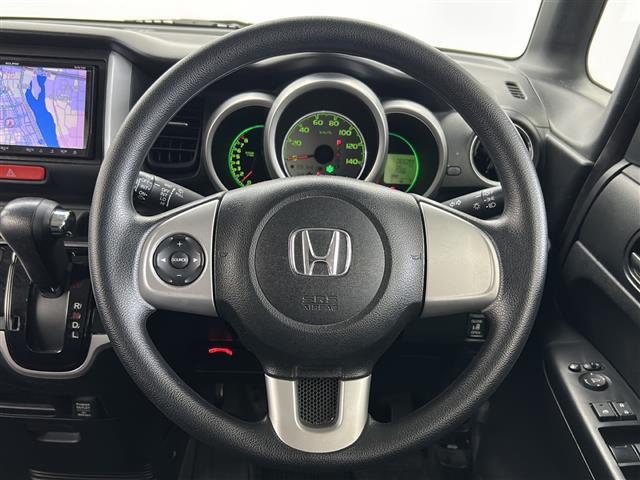 Ｎ－ＢＯＸ Ｇ　ＳＳパッケージ　社外ＳＤナビ　型式：ＡＶＮ－Ｖ０２（ＦＭ／ＡＭ／ＢＴ／ＴＶ／ＣＤ／ＤＶＤ／ＡＵＸ）両側パワースライドドア　純正アルミホイール　純正フロアマット　社外ＥＴＣ　ＡＢＳ　横滑り防止装置　スマートキー（4枚目）
