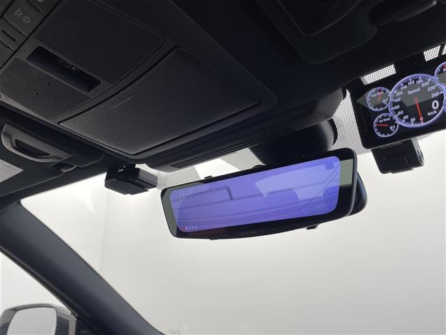 スカイライン ニスモ　純正日産コネクトナビ　メーカーオプションサンルーフ　フルニスモエアロ　専用カーボンフィニッシャー　純正ビルトインＥＴＣ　ＲＥＣＡＲＯ製スポーツシート　専用チューニングコンピュータ（9枚目）