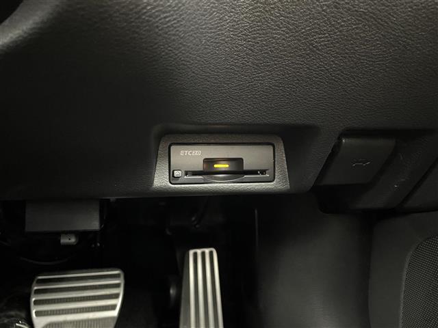 スカイライン ニスモ　純正日産コネクトナビ　メーカーオプションサンルーフ　フルニスモエアロ　専用カーボンフィニッシャー　純正ビルトインＥＴＣ　ＲＥＣＡＲＯ製スポーツシート　専用チューニングコンピュータ（10枚目）