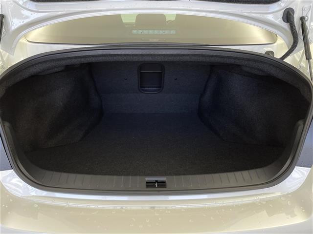 スカイライン ニスモ　純正日産コネクトナビ　メーカーオプションサンルーフ　フルニスモエアロ　専用カーボンフィニッシャー　純正ビルトインＥＴＣ　ＲＥＣＡＲＯ製スポーツシート　専用チューニングコンピュータ（16枚目）