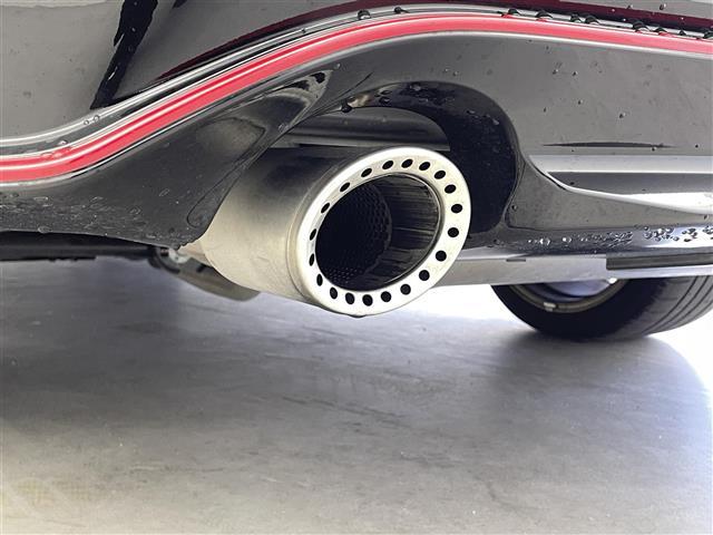 スカイライン ニスモ　純正日産コネクトナビ　メーカーオプションサンルーフ　フルニスモエアロ　専用カーボンフィニッシャー　純正ビルトインＥＴＣ　ＲＥＣＡＲＯ製スポーツシート　専用チューニングコンピュータ（24枚目）