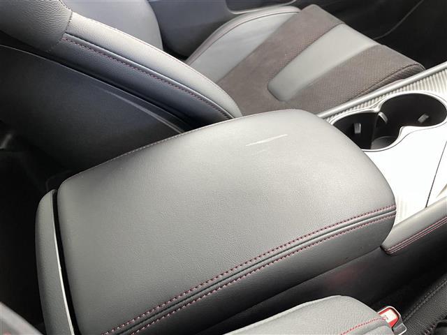 スカイライン ニスモ　純正日産コネクトナビ　メーカーオプションサンルーフ　フルニスモエアロ　専用カーボンフィニッシャー　純正ビルトインＥＴＣ　ＲＥＣＡＲＯ製スポーツシート　専用チューニングコンピュータ（35枚目）