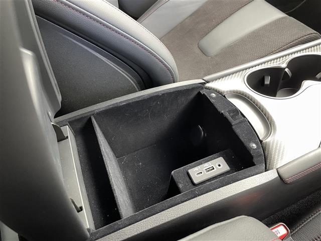 スカイライン ニスモ　純正日産コネクトナビ　メーカーオプションサンルーフ　フルニスモエアロ　専用カーボンフィニッシャー　純正ビルトインＥＴＣ　ＲＥＣＡＲＯ製スポーツシート　専用チューニングコンピュータ（36枚目）