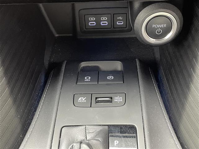 ハリアーハイブリッド Ｇ　純正ナビ機能付きディスプレイオーディオ（ＦＭ／ＡＭ／ＢＴ／ＨＤＭＩ／ＵＳＢ）　ハーフレザーシート　パワーバックドア　純正ＥＴＣ２．０　純正フロアマット　スマートキー　トヨタセーフティセンス　ＡＢＳ（11枚目）