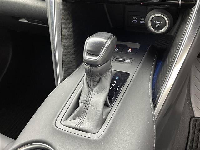 ハリアーハイブリッド Ｇ　純正ナビ機能付きディスプレイオーディオ（ＦＭ／ＡＭ／ＢＴ／ＨＤＭＩ／ＵＳＢ）　ハーフレザーシート　パワーバックドア　純正ＥＴＣ２．０　純正フロアマット　スマートキー　トヨタセーフティセンス　ＡＢＳ（12枚目）