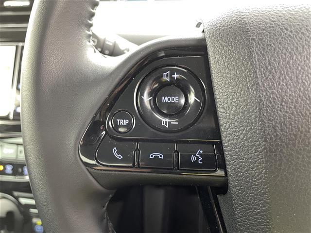 プリウス Sツーリングセレクション 4WD 純正SDナビ シートヒーター 純正18インチツーリングホイール バックカメラ 純正LEDヘッドライト 純正フロントフォグライト 純正ビルトインETC 社外レーダー ドライブレコーダー(4枚目)