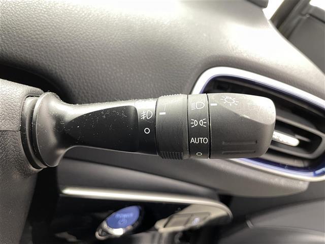 プリウス Sツーリングセレクション 4WD 純正SDナビ シートヒーター 純正18インチツーリングホイール バックカメラ 純正LEDヘッドライト 純正フロントフォグライト 純正ビルトインETC 社外レーダー ドライブレコーダー(7枚目)