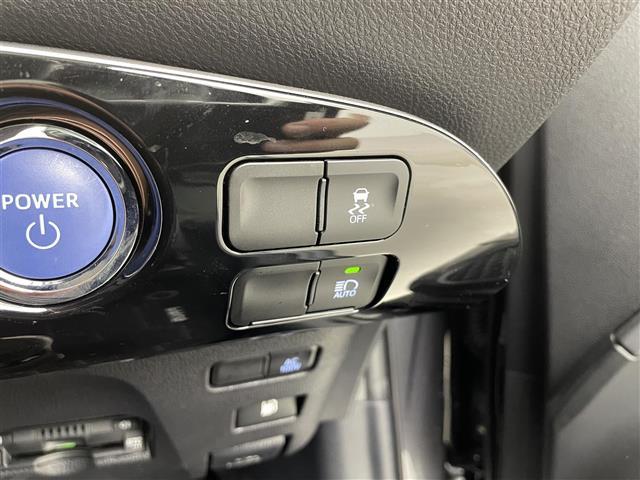 プリウス Sツーリングセレクション 4WD 純正SDナビ シートヒーター 純正18インチツーリングホイール バックカメラ 純正LEDヘッドライト 純正フロントフォグライト 純正ビルトインETC 社外レーダー ドライブレコーダー(8枚目)