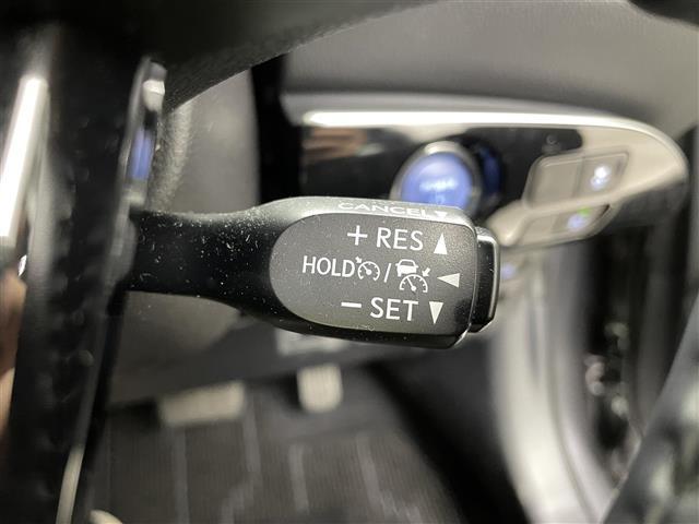 プリウス Sツーリングセレクション 4WD 純正SDナビ シートヒーター 純正18インチツーリングホイール バックカメラ 純正LEDヘッドライト 純正フロントフォグライト 純正ビルトインETC 社外レーダー ドライブレコーダー(9枚目)