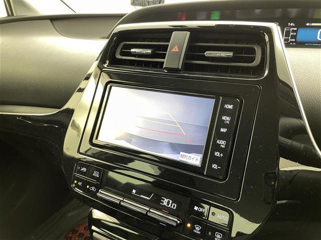 プリウス Sツーリングセレクション 4WD 純正SDナビ シートヒーター 純正18インチツーリングホイール バックカメラ 純正LEDヘッドライト 純正フロントフォグライト 純正ビルトインETC 社外レーダー ドライブレコーダー(10枚目)