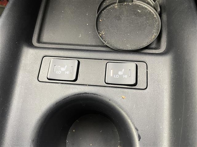 プリウス Sツーリングセレクション 4WD 純正SDナビ シートヒーター 純正18インチツーリングホイール バックカメラ 純正LEDヘッドライト 純正フロントフォグライト 純正ビルトインETC 社外レーダー ドライブレコーダー(12枚目)