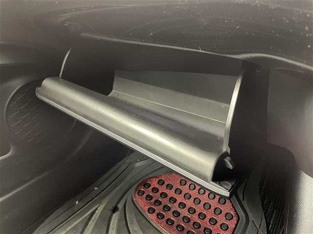 プリウス Sツーリングセレクション 4WD 純正SDナビ シートヒーター 純正18インチツーリングホイール バックカメラ 純正LEDヘッドライト 純正フロントフォグライト 純正ビルトインETC 社外レーダー ドライブレコーダー(14枚目)