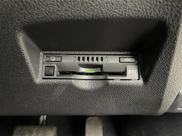 プリウス Sツーリングセレクション 4WD 純正SDナビ シートヒーター 純正18インチツーリングホイール バックカメラ 純正LEDヘッドライト 純正フロントフォグライト 純正ビルトインETC 社外レーダー ドライブレコーダー(15枚目)