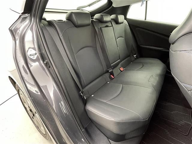 プリウス Sツーリングセレクション 4WD 純正SDナビ シートヒーター 純正18インチツーリングホイール バックカメラ 純正LEDヘッドライト 純正フロントフォグライト 純正ビルトインETC 社外レーダー ドライブレコーダー(18枚目)