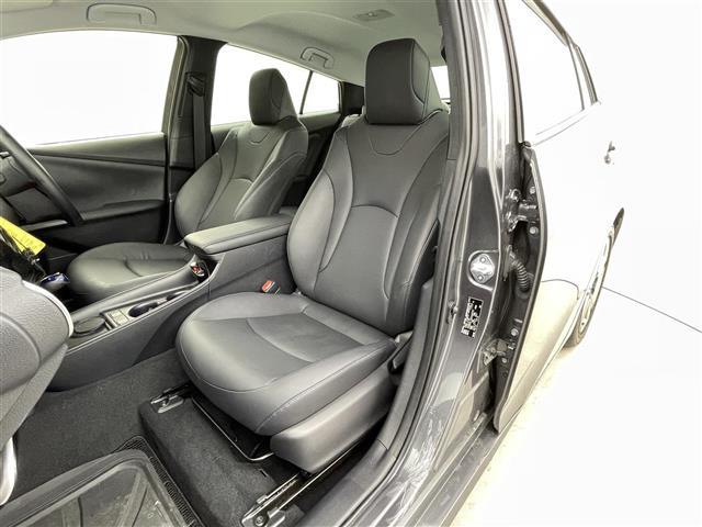 プリウス Sツーリングセレクション 4WD 純正SDナビ シートヒーター 純正18インチツーリングホイール バックカメラ 純正LEDヘッドライト 純正フロントフォグライト 純正ビルトインETC 社外レーダー ドライブレコーダー(19枚目)