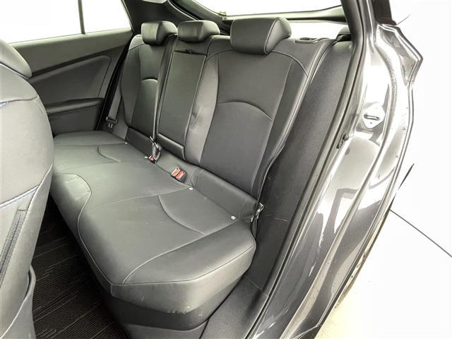 プリウス Sツーリングセレクション 4WD 純正SDナビ シートヒーター 純正18インチツーリングホイール バックカメラ 純正LEDヘッドライト 純正フロントフォグライト 純正ビルトインETC 社外レーダー ドライブレコーダー(20枚目)