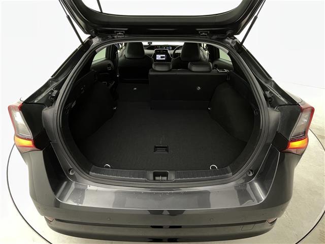 プリウス Sツーリングセレクション 4WD 純正SDナビ シートヒーター 純正18インチツーリングホイール バックカメラ 純正LEDヘッドライト 純正フロントフォグライト 純正ビルトインETC 社外レーダー ドライブレコーダー(28枚目)