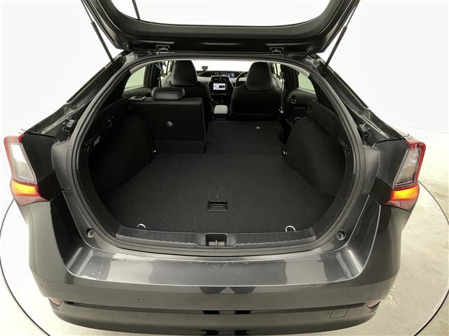 プリウス Sツーリングセレクション 4WD 純正SDナビ シートヒーター 純正18インチツーリングホイール バックカメラ 純正LEDヘッドライト 純正フロントフォグライト 純正ビルトインETC 社外レーダー ドライブレコーダー(30枚目)