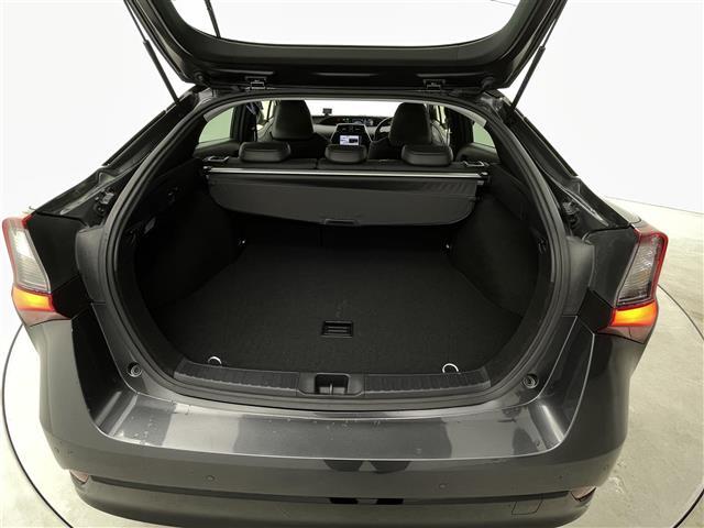 プリウス Sツーリングセレクション 4WD 純正SDナビ シートヒーター 純正18インチツーリングホイール バックカメラ 純正LEDヘッドライト 純正フロントフォグライト 純正ビルトインETC 社外レーダー ドライブレコーダー(31枚目)