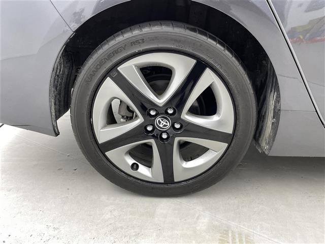 プリウス Sツーリングセレクション 4WD 純正SDナビ シートヒーター 純正18インチツーリングホイール バックカメラ 純正LEDヘッドライト 純正フロントフォグライト 純正ビルトインETC 社外レーダー ドライブレコーダー(39枚目)