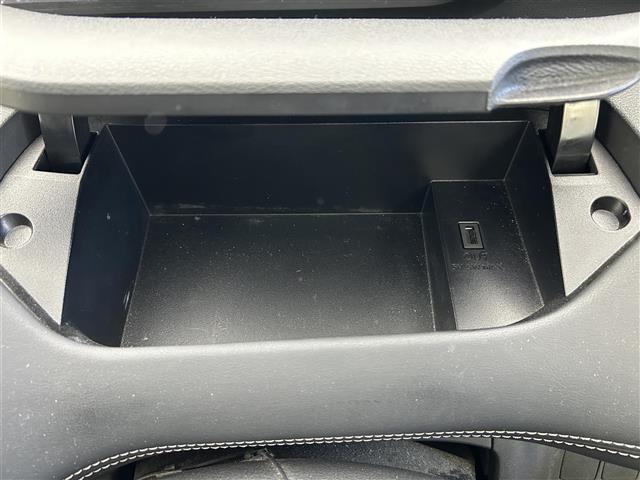 セレナ ハイウェイスター Vセレクション 日産純正SDナビ 型式:MM517D-L(FM/AM/BT/CD/DVD/SD/TV/Ipod)純正フリップダウンモニター 両側パワースライドドア ハンズフリーオートスライドドア プロパイロット(14枚目)