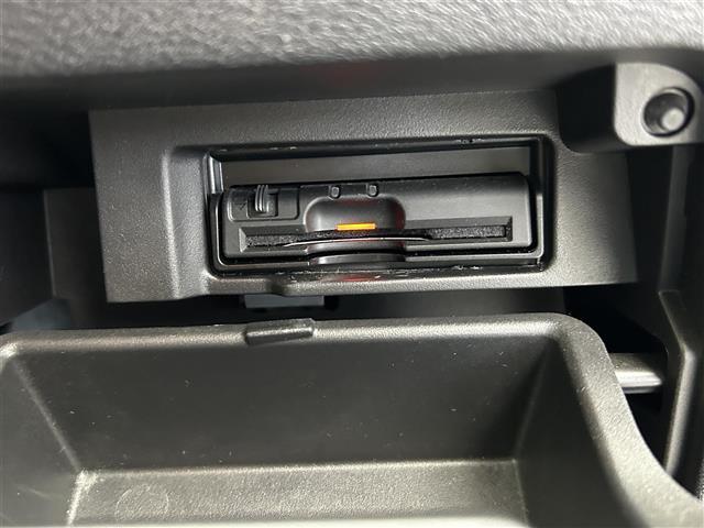 セレナ ハイウェイスター Vセレクション 日産純正SDナビ 型式:MM517D-L(FM/AM/BT/CD/DVD/SD/TV/Ipod)純正フリップダウンモニター 両側パワースライドドア ハンズフリーオートスライドドア プロパイロット(18枚目)