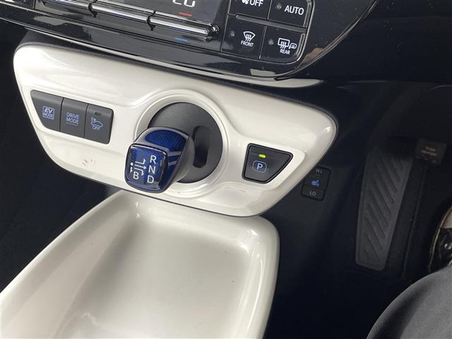 プリウス Aツーリングセレクション 純正ナビ CD DVD AM FM フルセグ Bluetooth シートヒーター ヘッドアップディスプレイ ブラインドスポットモニター オートライト オートマチックハイビーム パーキングアシスト(13枚目)