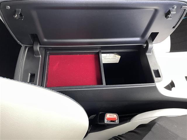 プリウス Aツーリングセレクション 純正ナビ CD DVD AM FM フルセグ Bluetooth シートヒーター ヘッドアップディスプレイ ブラインドスポットモニター オートライト オートマチックハイビーム パーキングアシスト(18枚目)