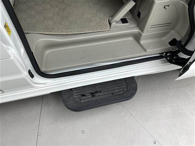 エブリイワゴン PZターボスペシャル 4WD 純正ディスプレイオーディオ(Bluetooth/スマートフォン接続/AM・FM) バックカメラ 純正電動オートステップ 両側パワースライドドア スズキセーフティサポート シートヒーター(6枚目)