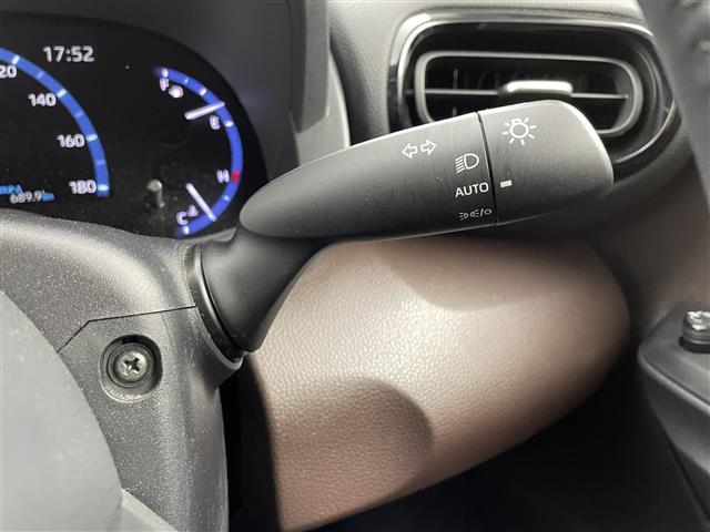 ヤリスクロス ハイブリッドZ 純正ディスプレイオーディオ モデリスタエアロ バックカメラ ETC パワーバックドア プッシュスタート スマートキー スペアキー クルーズコントロール シートヒーター オートライトLEDヘッドライド(8枚目)