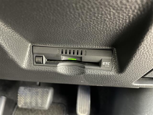 ヤリスクロス ハイブリッドZ 純正ディスプレイオーディオ モデリスタエアロ バックカメラ ETC パワーバックドア プッシュスタート スマートキー スペアキー クルーズコントロール シートヒーター オートライトLEDヘッドライド(9枚目)