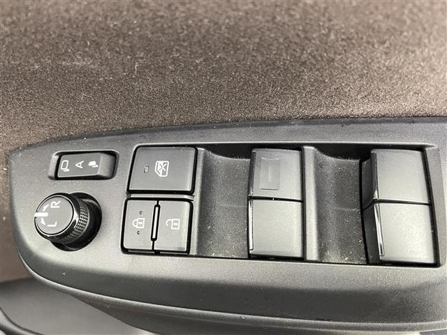 ヤリスクロス ハイブリッドZ 純正ディスプレイオーディオ モデリスタエアロ バックカメラ ETC パワーバックドア プッシュスタート スマートキー スペアキー クルーズコントロール シートヒーター オートライトLEDヘッドライド(33枚目)